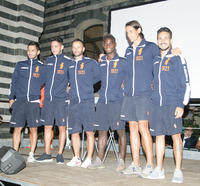 L'attacco arancione. Da sx Sallustio, Forte, Cellini, Latte, Fanucchi, Rovini