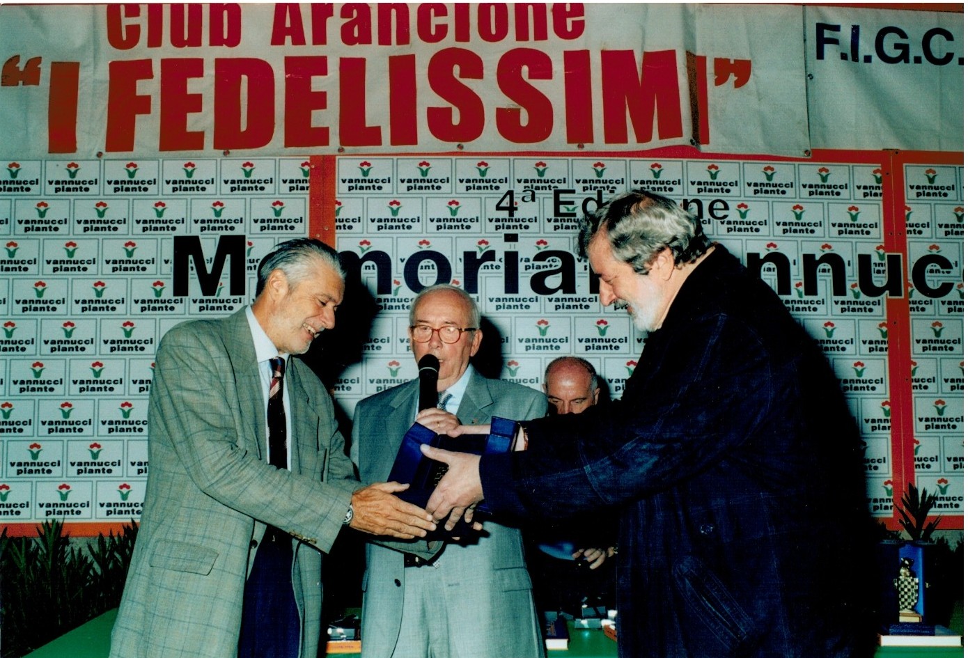 15/9/2003 Francesco Guccini premiato al Memorial Vannucci